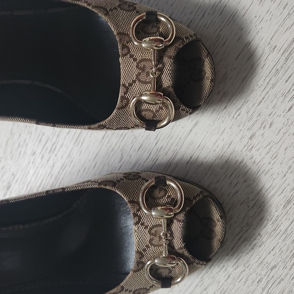 Gucci monogram platform peeptoe heels with stacked wood heel. GUC - Picture 3 of 6